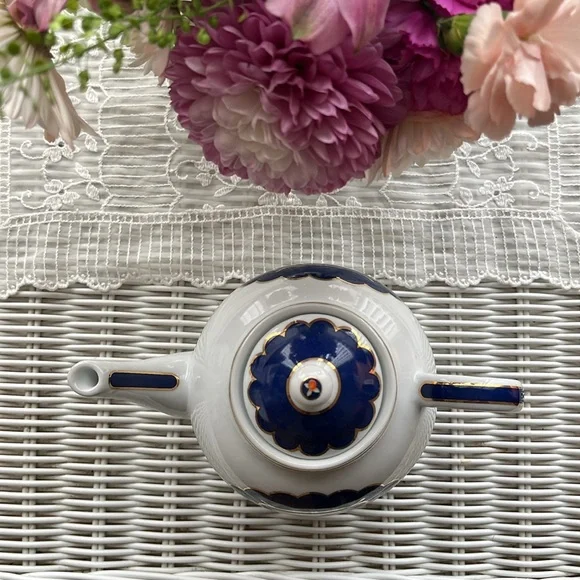 RARE Pleasant Company Felicity Merriman’s Teapot - Picture 2 of 7